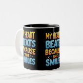 Mijn hart klopt voor haar - Vier liefde in stijl Tweekleurige Koffiemok (Voorkant links)
