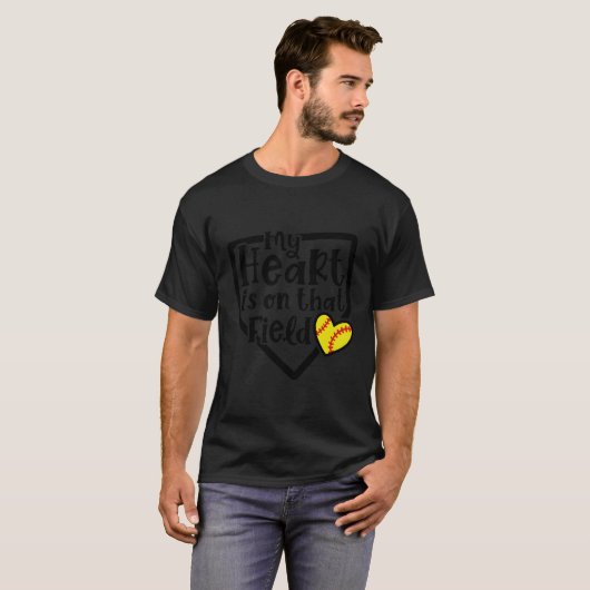 Mijn hart ligt op dat veld softbal moeder Schattig T-shirt (Voorkant volledig)