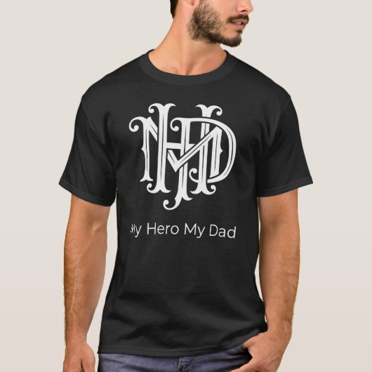 Mijn held mijn vader – Monogram Classic Embleem T-shirt (Voorkant)