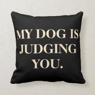 Mijn hond beoordeelt je. kussen