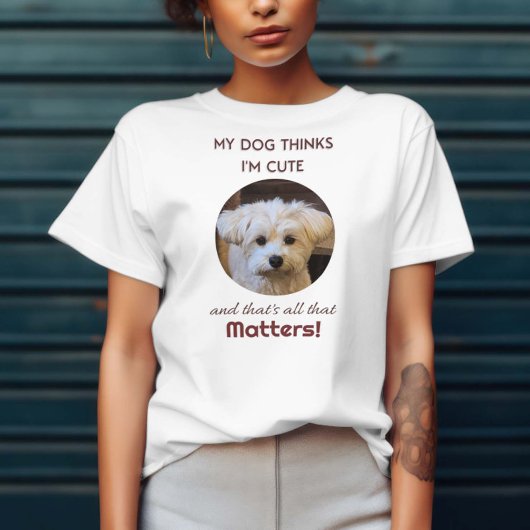 Mijn hond denkt dat ik Schattige ben T-shirt