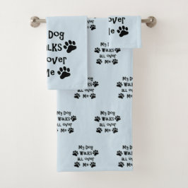 Mijn hond loopt over me heen bad handdoek