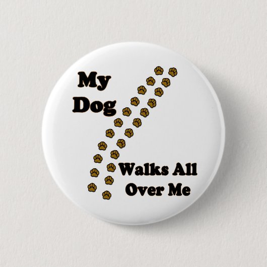 Mijn hond loopt over m'n Buttonnen. Ronde Button 5,7 Cm (Voorkant)