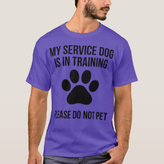 Mijn hulphond is in training. Raak hem alstublieft T-shirt