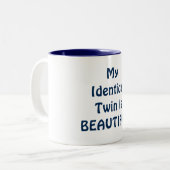 MIJN **IDENTIEKE TWIN IS MOOI** MOK (Voorkant links)