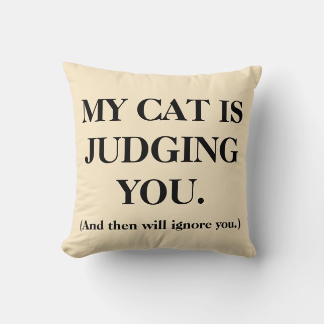 Mijn kat beoordeelt je. kussen (Voorkant)