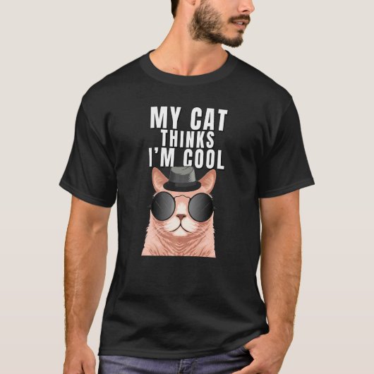Mijn kat denkt dat ik cool ben Grappige grap zegge T-shirt (Voorkant)
