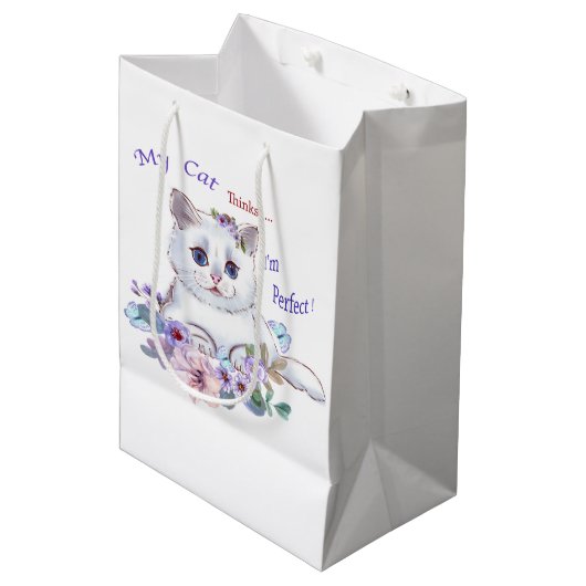 Mijn kat denkt dat ik perfect Cat Illustration Bag Medium Cadeauzakje (Voorkant Gekanteld)