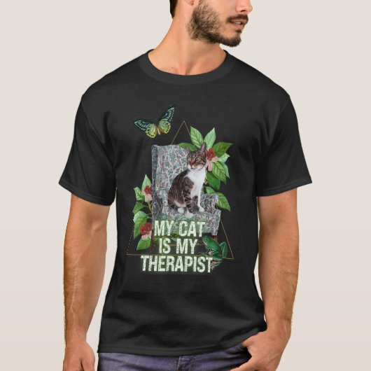 Mijn kat is mijn therapistische kat op stoel van d t-shirt (Voorkant)