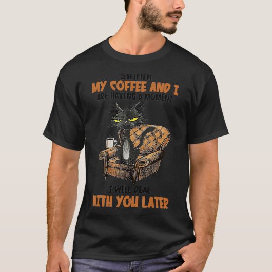 Mijn koffie en ik hebben een momentje grappig kat. t-shirt (Voorkant)