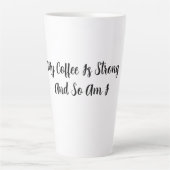 Mijn koffie is sterk en dat ben ik ook latte mok (Voorkant)