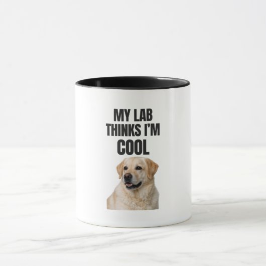 Mijn Lab denkt dat ik cool ben Foute Labrador mok (Midden)