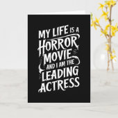 Mijn leven is een horrorfilm - Grappige Halloween Kaart (Gele Bloem)