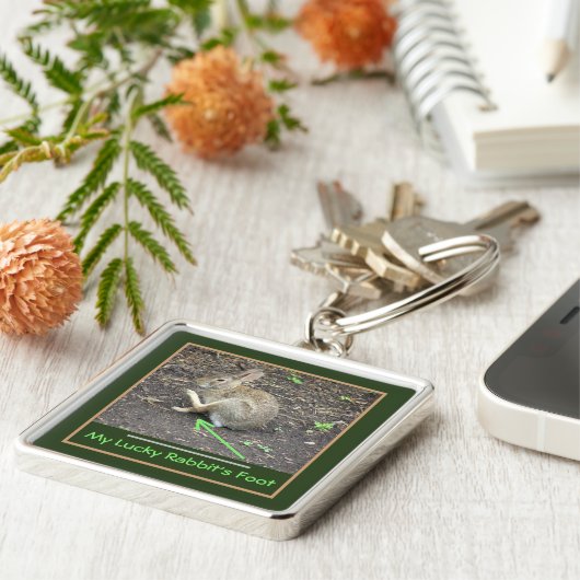 MIJN LUCKY RABBIT IS VOET SLEUTELHANGER (Zijkant)