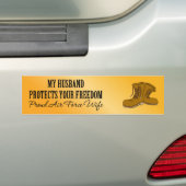 Mijn man beschermt uw vrijheid bumpersticker (Op auto)