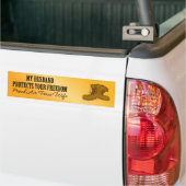 Mijn man beschermt uw vrijheid bumpersticker (Op Truck)