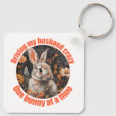 Mijn man gek maken… konijn sleutelhanger (Achterkant)