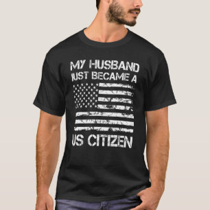Mijn man is zojuist Amerikaans staatsburger geword T-shirt