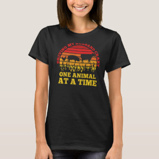Mijn man rijdt met een gek dier per keer t-shirt