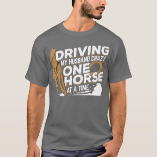 Mijn man rijdt met een paard tegelijk. t-shirt