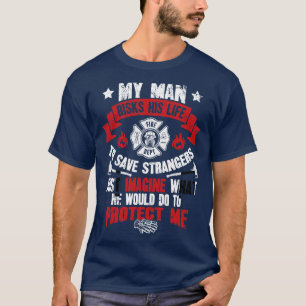 Mijn man riskeert zijn leven om vreemden te redden t-shirt