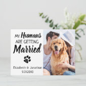 Mijn mensen krijgen een huwelijk met een hond. save the date (Staand voorkant)