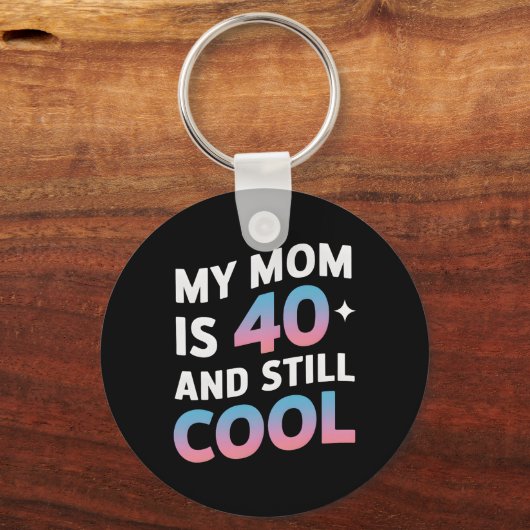 Mijn moeder is 40 en nog steeds coole 40e verjaard sleutelhanger (Voorkant)
