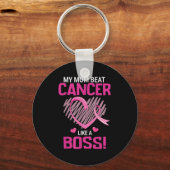 Mijn moeder versloeg borstkanker als een baas krij sleutelhanger (Voorkant)
