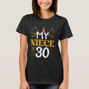 Mijn nichtje is 30 30ste verjaardag 1995 30 jaar o t-shirt