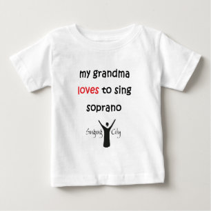 Mijn oma houdt van soprano zingen.