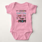 Mijn oma is beslist koeler dan mijn moeder romper (Voorkant)