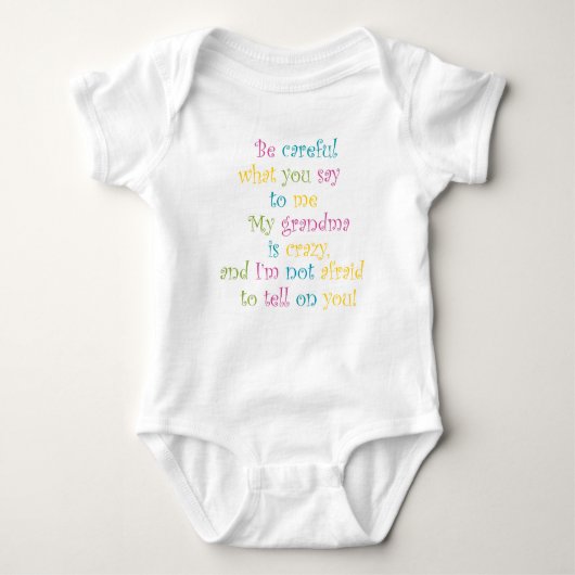 "Mijn oma is gek" Baby T Shirt (Voorkant)