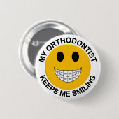 Mijn orthodontist houdt me aan het glimlachen van ronde button 5,7 cm (Voorkant /achterkant)