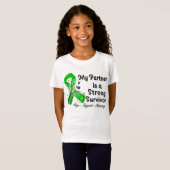 Mijn partner is een sterk Survivor Green Ribbon T-shirt (Voorkant volledig)