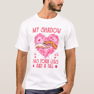 Mijn schaduw heeft vier benen en een staart t-shirt