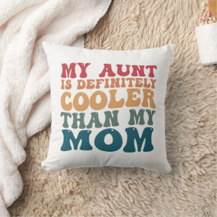 Mijn tante is beslist cooler dan mijn moeder  kussen