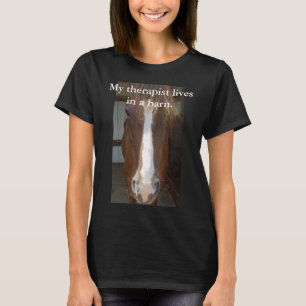 Mijn therapeut leeft in een schuur. t-shirt