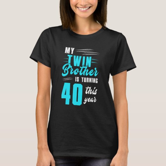 Mijn tweelingbroer draait dit jaar om 40 t-shirt (Voorkant)