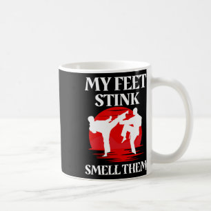 Mijn voeten stinken naar martial arts karate neemt koffiemok