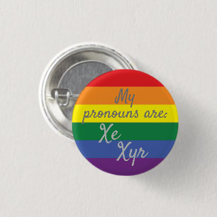 Mijn voornaamwoorden zijn: Xe Xyr - Regenboogvlag Ronde Button 3,2 Cm