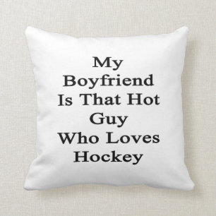 Mijn vriend is die hete man die van Hockey houdt Kussen