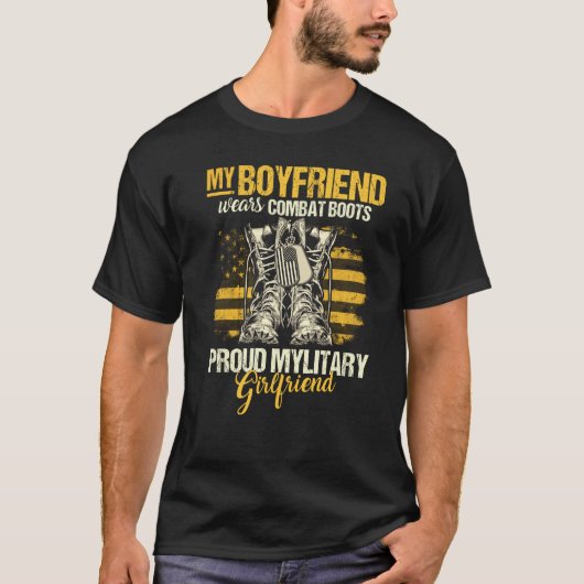 Mijn vriend Wears Combat Boots Militaire Girlfrie T-shirt (Voorkant)