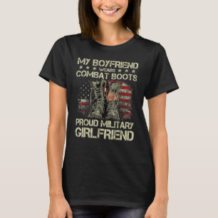 Mijn vriend Wears Combat Boots Proud Militaire Gir T-shirt