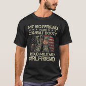 Mijn vriend Wears Combat Boots Proud Militaire Gir T-shirt (Voorkant)