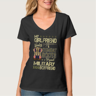 Mijn vriendin draagt combatlaarzen Trots militair T-shirt