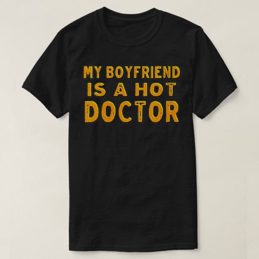 Mijn vriendin is een hot Doctor VNeck T-shirt (Design voorkant)