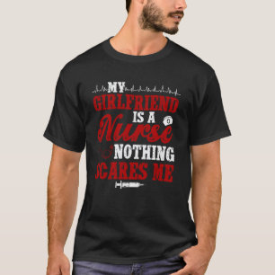 Mijn vriendin is een verpleegster vriend van een v t-shirt