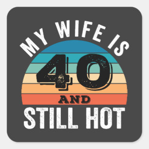 Mijn vrouw is 40 en nog steeds heet vierkante sticker