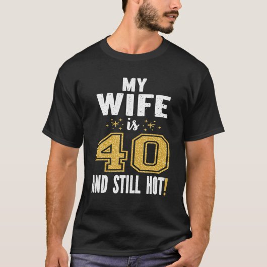 Mijn vrouw is 40 en nog steeds hete 40ste verjaard t-shirt (Voorkant)