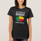 Mijn vrouw is Beninese... niets dat me kwaad maakt T-shirt (Voorkant)